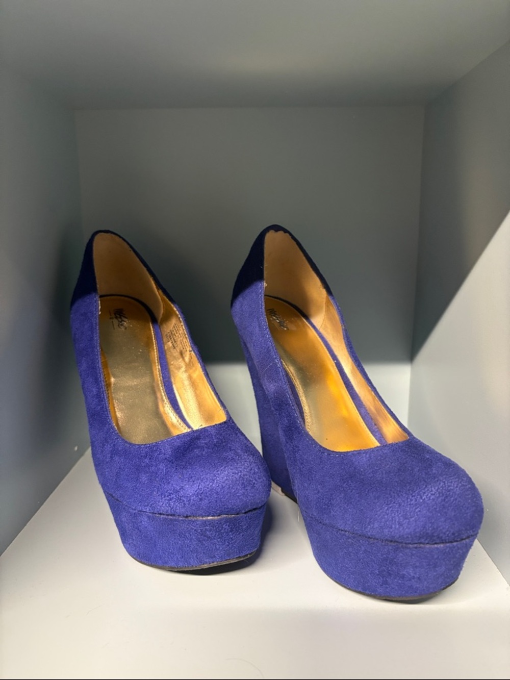 Mossimo Women’s Royal Blue Suede Platform Pumps